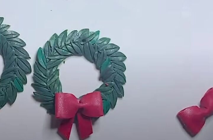how to make super cute polymer clay christmas wreath earrings, Adding bow to the base