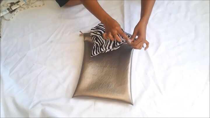 how to make a super glam clutch bag in 8 easy steps, Sewing the opening on the lining