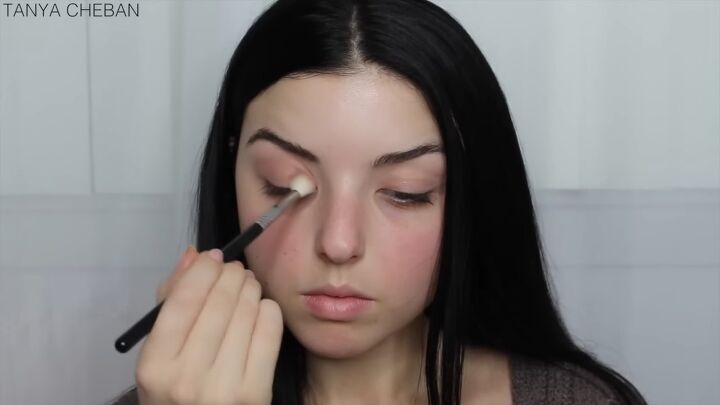 how to achieve a super glam rose gold eyeshadow look for christmas, Applying eyeshadow