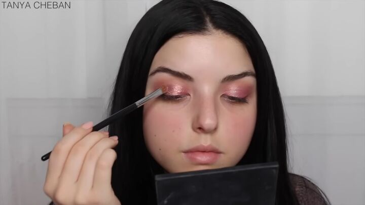 how to achieve a super glam rose gold eyeshadow look for christmas, Applying glitter