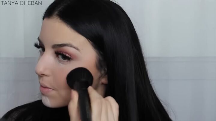 how to achieve a super glam rose gold eyeshadow look for christmas, Setting the foundation