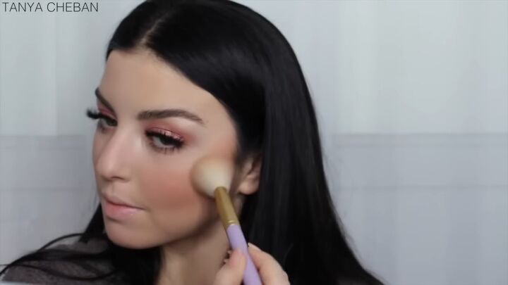 how to achieve a super glam rose gold eyeshadow look for christmas, Applying blush