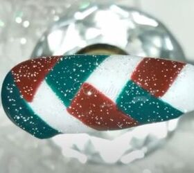 4 Easy Steps to Cute Holiday Nails