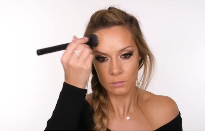 easy cool gold christmas eye makeup tutorial, Applying foundation