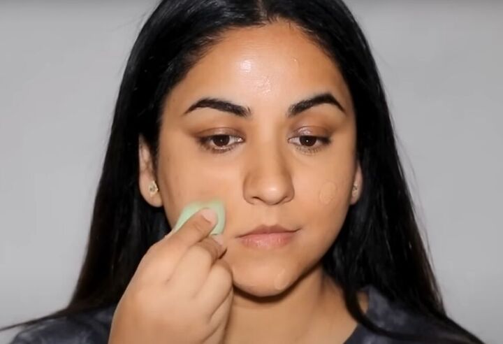 10 super easy concealer hacks for flawless makeup, Blending foundation