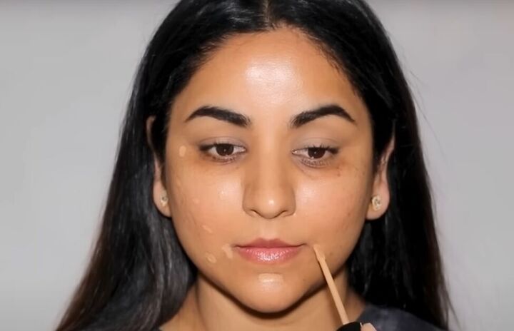 10 super easy concealer hacks for flawless makeup, Applying concealer
