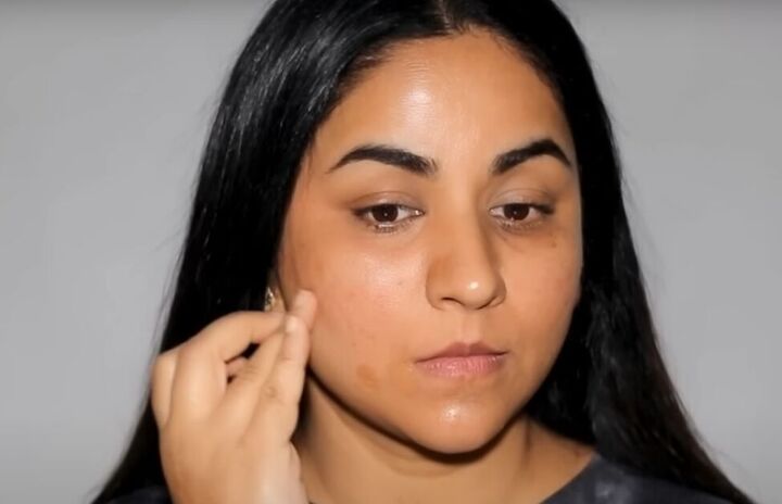 10 super easy concealer hacks for flawless makeup, Applying concealer