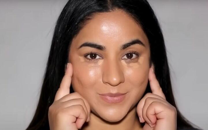 10 super easy concealer hacks for flawless makeup, Concealer under the eyes