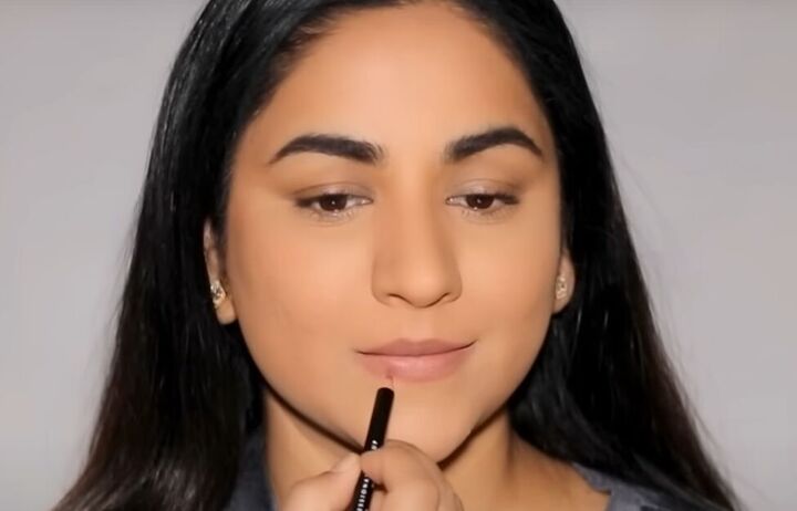 10 super easy concealer hacks for flawless makeup, Lining lips