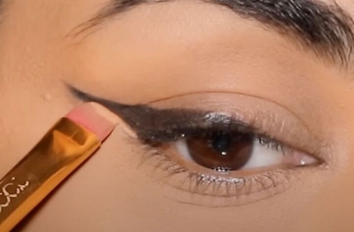 10 super easy concealer hacks for flawless makeup, Concealer as an eraser
