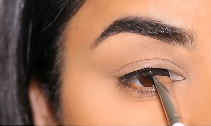 Simple Inner Corner Eyeliner Tutorial | Upstyle