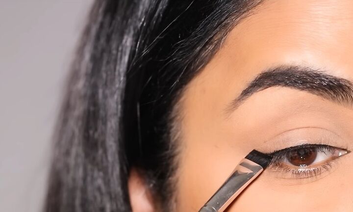 simple inner corner eyeliner tutorial, Winging the outer corner