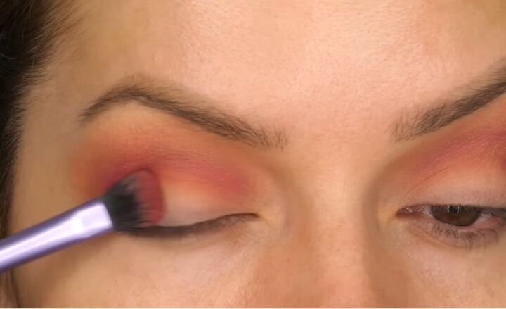 super glam christmas berry eye makeup tutorial, Applying purple eyeshadow