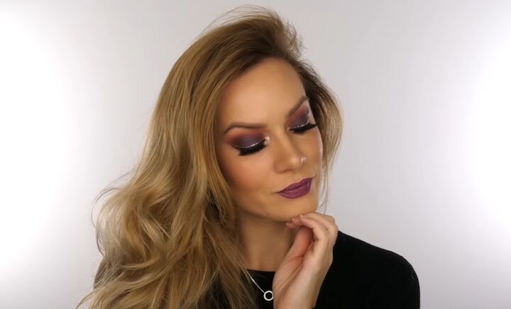 super glam christmas berry eye makeup tutorial, Completed Christmas eye makeup