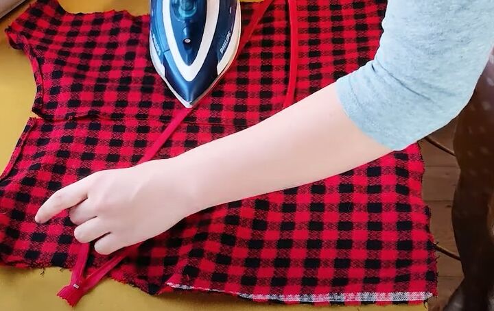 how to diy a super cozy blanket dress for christmas, Ironing the zipper