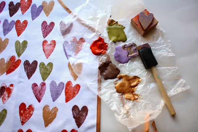 diy hand stamped heart apron for your holiday cooking gifting eating