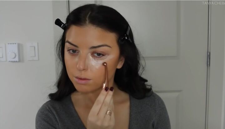 festive bold red lip and glitter eyeliner makeup tutorial, Applying concealer