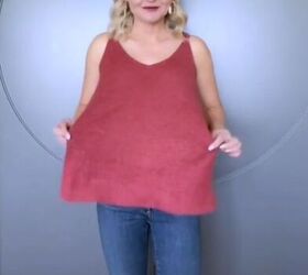 She crosses two sides of her shirt and looks instantly slimmer