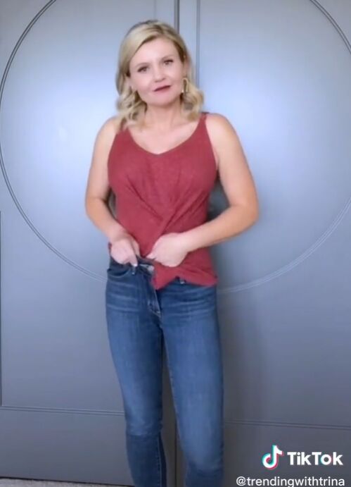 try this super easy shirt tucking hack to look instantly slimmer, Tucking excess fabric into jeans