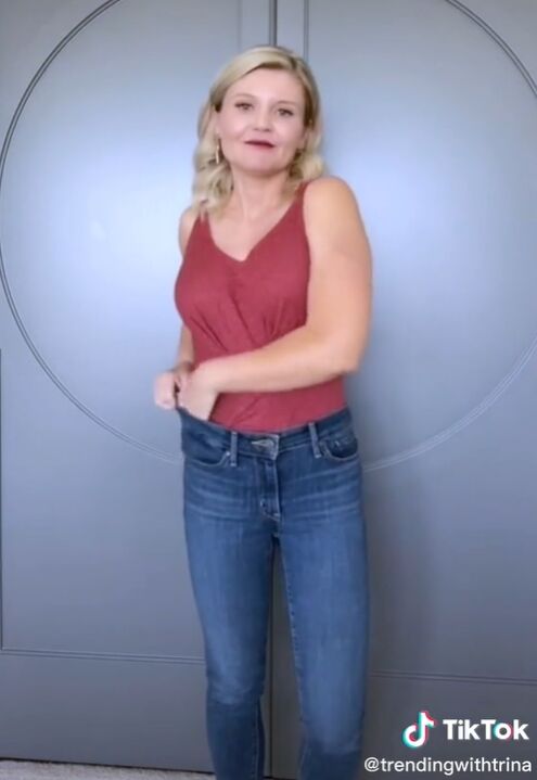 try this super easy shirt tucking hack to look instantly slimmer, Neatening up