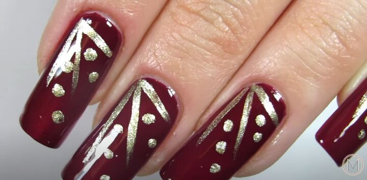 how to diy glam christmas star nails for the holidays, Gold dots