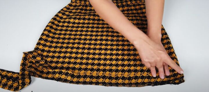 how to diy a classic tweed skirt, Attaching hem