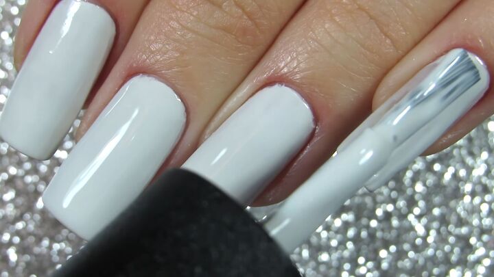 easy 3 step white glitter christmas nails tutorial, Applying base color