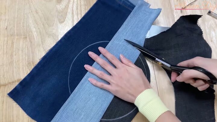 how to diy a chic denim bag, Cutting out circle