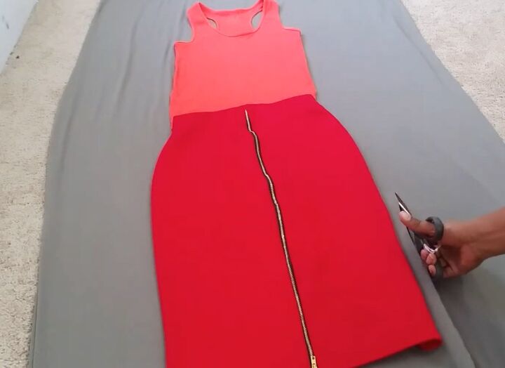 how to diy a super easy maxi dress, Cutting fabric