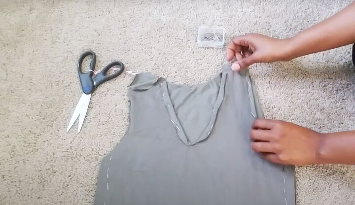 how to diy a super easy maxi dress, Pinning armholes