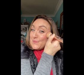 Glam up your makeup look while keeping your natural glow with this genius 5-minute idea