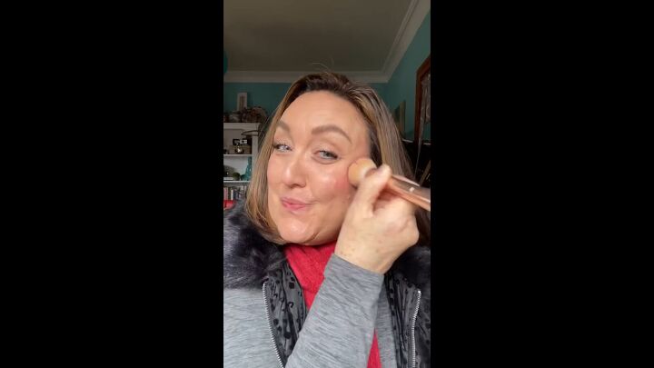 glowing festive makeup look for mature skin, Adding color to lips and cheeks