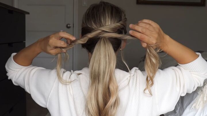 4 super cute christmas hairstyles that don t use heat, Twisted pony