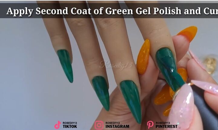 How to Do Gold Foil Nails for Christmas in 5 Easy Steps | Upstyle How to Do Gold Foil Nails for Christmas in 5 Easy Steps | Upstyle