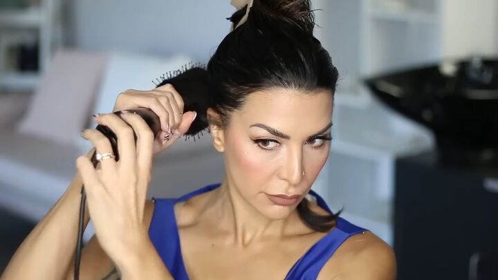 learn how to do a super glam voluminous blowout at home, Blow drying hair