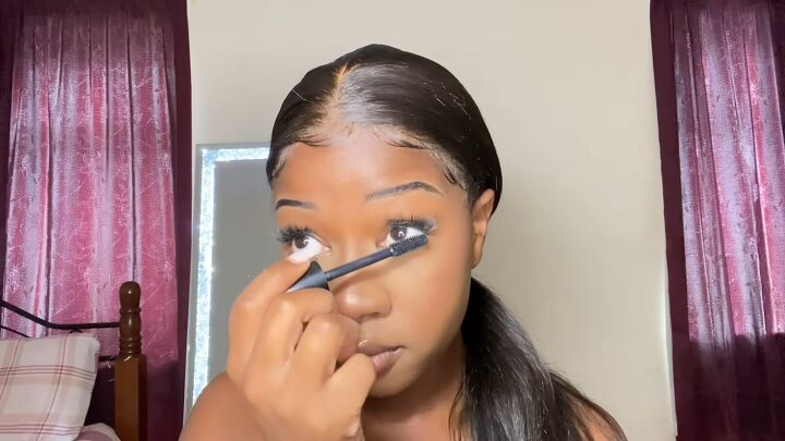 super easy clean girl makeup tutorial, Adding mascara