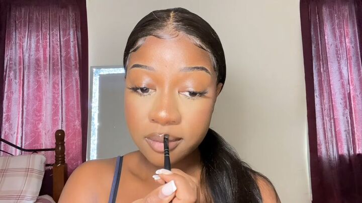 super easy clean girl makeup tutorial, Applying lip liner