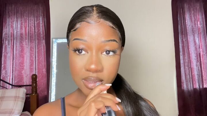 super easy clean girl makeup tutorial, Applying lip gloss