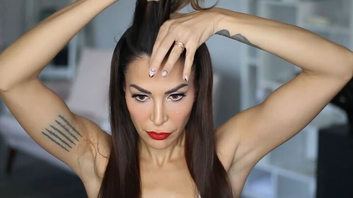trend alert super glam hair pearls tutorial, Parting hair