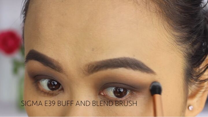 easy brown smokey eye makeup tutorial, Applying eyeshadow
