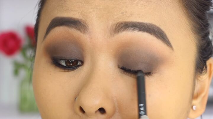 easy brown smokey eye makeup tutorial, Applying eyeliner