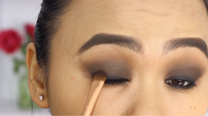 easy brown smokey eye makeup tutorial, Smoking the eyeliner