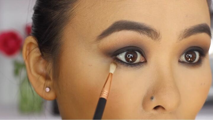 easy brown smokey eye makeup tutorial, Smoking out lower lash line