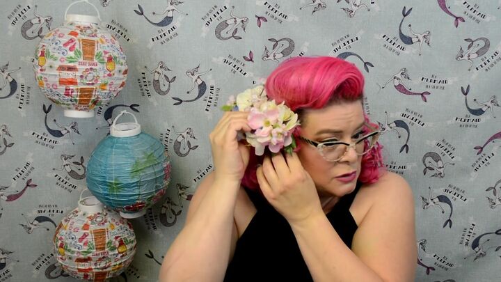 how to do ginger rogers inspired vintage curls, Adding hair accessory
