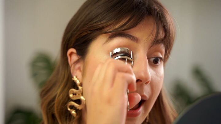how to curl your eyelashes including with a spoon, Basic eyelash curler