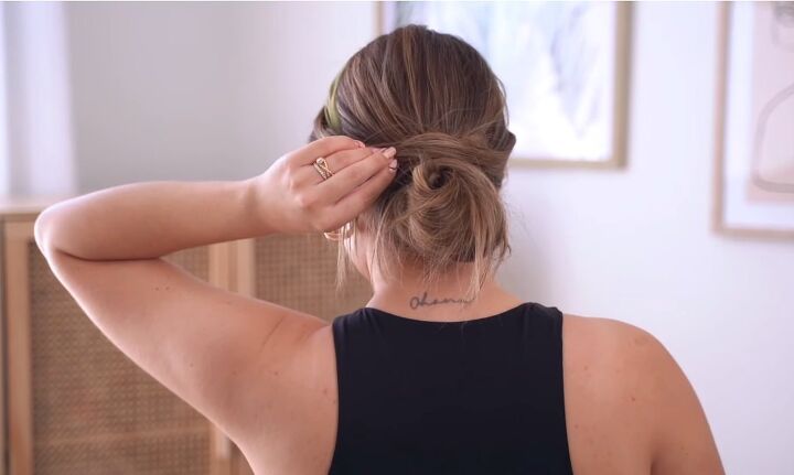 3 cute and simple hairstyles for a party, Pinning hair
