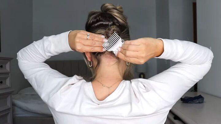 super easy 5 minute hairstyle, Making a small bun
