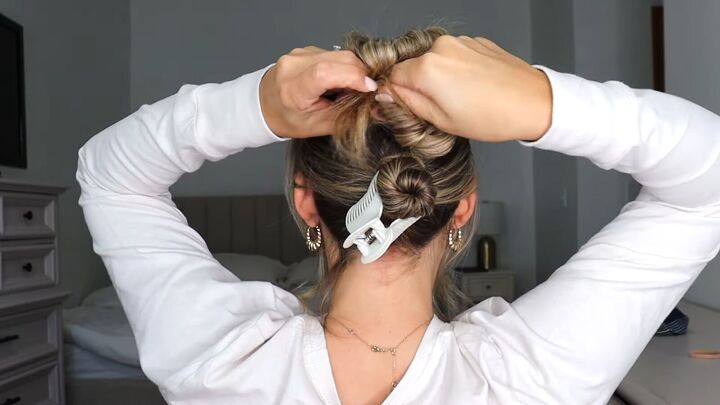 super easy 5 minute hairstyle, Hiding the ends