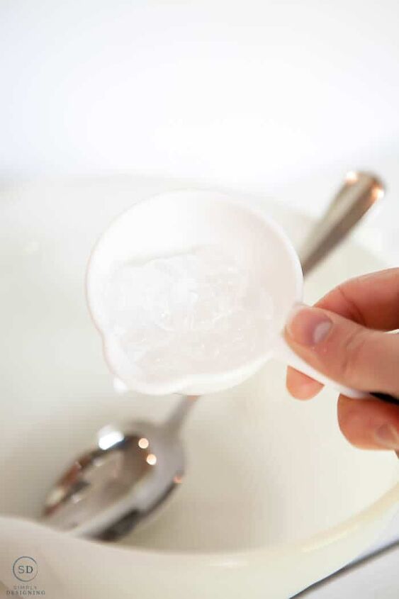 how to make hand sanitizer, add aloe vera gel to make hand sanitizer