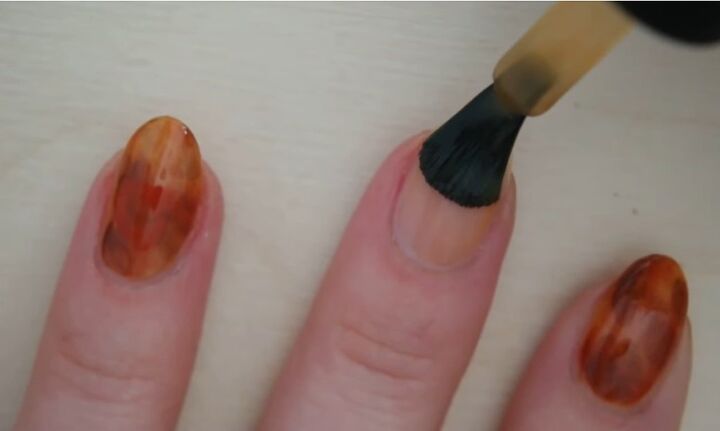 How to DIY a Cute Tortoise Shell Nail Design | Upstyle